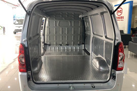 V3&nbsp;电动封闭厢货货厢图片