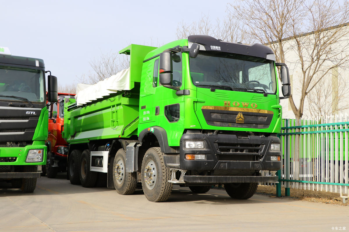 中国重汽HOWO TX 400马力 8X4 5.8米自卸车(国六)