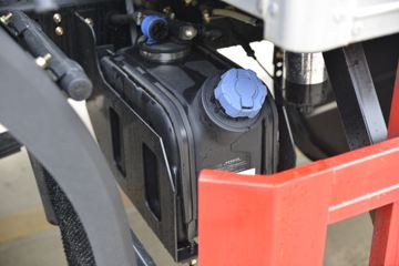 ���绪�� T3 165���� 4X2 5.13����ȼ������ʽ���䳵(����)(��������)(CLW5121XRQE6)ͼƬ