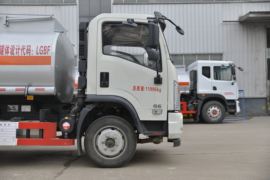 湖北大运底盘&nbsp;油罐车外观图片