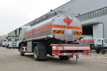湖北大运底盘&nbsp;油罐车外观图片