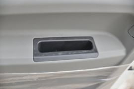 湖北大运底盘&nbsp;油罐车驾驶室图片