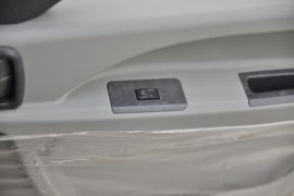 湖北大运底盘&nbsp;油罐车驾驶室图片