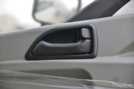 湖北大运底盘&nbsp;油罐车驾驶室图片