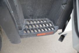 湖北大运底盘&nbsp;油罐车驾驶室图片