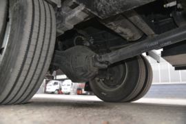 湖北大运底盘&nbsp;油罐车底盘图片