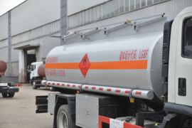 湖北大运底盘&nbsp;油罐车上装图片