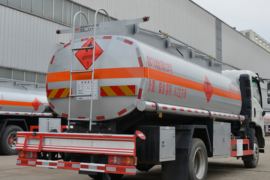 湖北大运底盘&nbsp;油罐车上装图片
