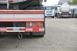 湖北大运底盘&nbsp;油罐车上装图片