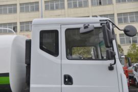 东风多利卡底盘 洒水车/喷洒车外观图片