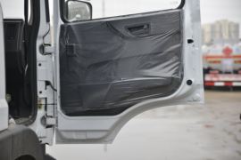 东风多利卡底盘 洒水车/喷洒车驾驶室图片