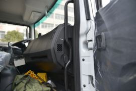 东风多利卡底盘 洒水车/喷洒车驾驶室图片