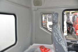 东风多利卡底盘&nbsp;洒水车/喷洒车驾驶室图片