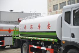 东风多利卡底盘 洒水车/喷洒车上装图片