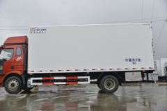 一汽解放 J6L 240马力 4X2 6.8米冷藏车(程力威牌)(CLW5180XLCC5)