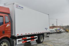 一汽解放 J6L 240马力 4X2 6.8米冷藏车(程力威牌)(CLW5180XLCC5)