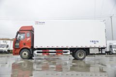 一汽解放 J6L 240马力 4X2 6.8米冷藏车(程力威牌)(CLW5180XLCC5)