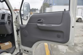 江铃底盘&nbsp;冷藏车驾驶室图片