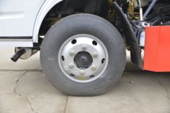 东风 多利卡D6 115马力 4X2 加油车(楚飞牌)(CLQ5071GJY5) 东风 多利卡D6 115马力 4X2 加油车(楚飞牌)(CLQ5071GJY5)