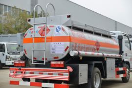 东风多利卡底盘&nbsp;油罐车上装图片