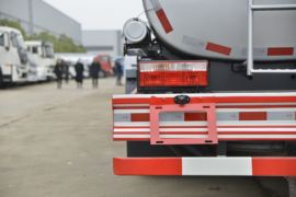 东风多利卡底盘&nbsp;油罐车上装图片