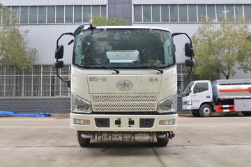 一汽解放轻卡底盘&nbsp;油罐车外观图片