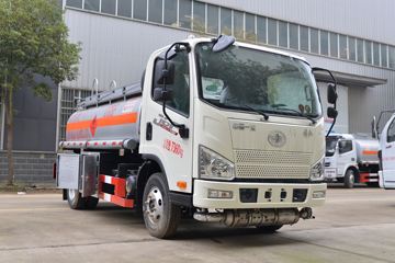 一汽解放轻卡底盘&nbsp;油罐车外观图片