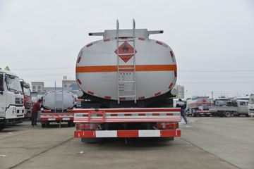 重汽汕德卡底盘&nbsp;油罐车外观图片