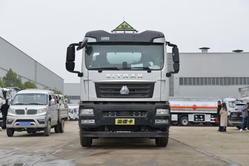 重汽汕德卡底盘&nbsp;油罐车外观图片