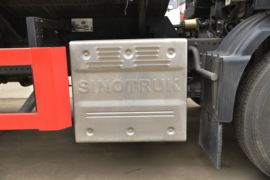 重汽汕德卡底盘&nbsp;油罐车底盘图片