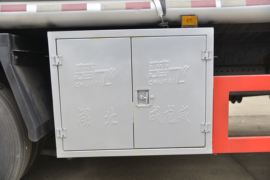 重汽汕德卡底盘&nbsp;油罐车底盘图片