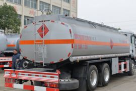 重汽汕德卡底盘&nbsp;油罐车上装图片