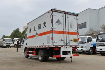 上汽跃进底盘&nbsp;爆破器材运输车外观图片