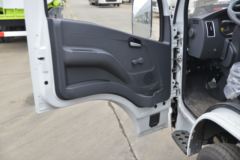跃进 福运S70 113马力 4X2 杂项危险物品厢式运输车(成龙威)(国六)