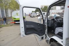 跃进 福运S70 113马力 4X2 杂项危险物品厢式运输车(成龙威)(国六)