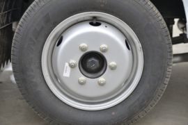 上汽跃进底盘&nbsp;爆破器材运输车底盘图片