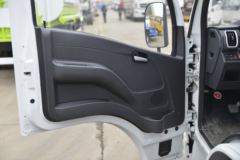 跃进 福运S80 113马力 4X2 杂项危险物品厢式运输车(成龙威)(国六)