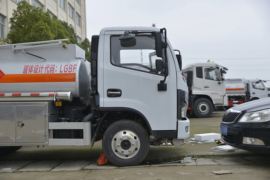 东风多利卡底盘&nbsp;油罐车外观图片