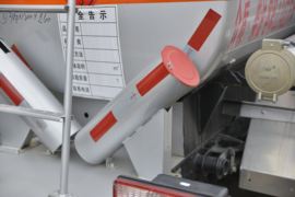 东风多利卡底盘&nbsp;油罐车上装图片