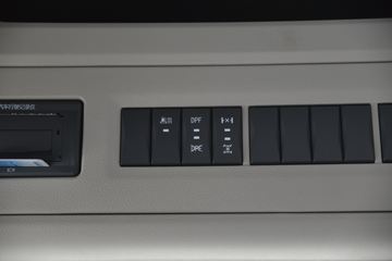 �������ó� �����콢KX 600���� 6X4 AMT�Զ���ǣ����(����)ͼƬ