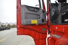 东风商用车 天龙旗舰KX 600马力 6X4牵引车