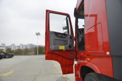 东风商用车 天龙旗舰KX 600马力 6X4牵引车