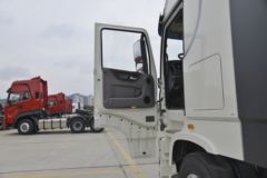 东风商用车 天龙旗舰KX 2021款 520马力 6X4危险品牵引车 东风商用车 天龙旗舰KX 2021款 520马力 6X4危险品牵引车