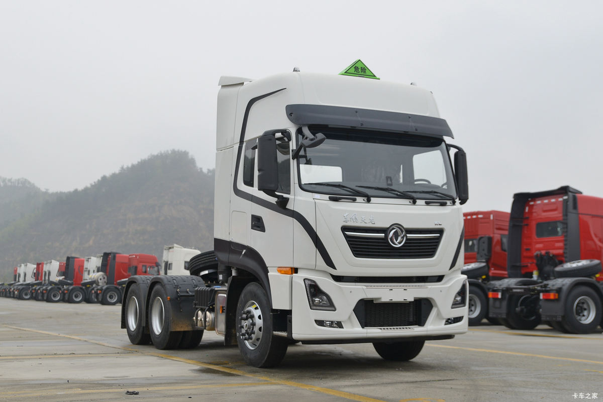 东风商用车 天龙KL重卡 465马力 6X4 AMT自动挡危险品牵引车(国六)(后桥400)(液缓)