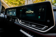 上汽大通 T90 2021款 精英版 2.0T柴油 163马力 6挡自动 四驱高底盘 标箱双排皮卡