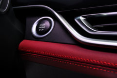 上汽大通 T90 2021款 精英版 2.0T柴油 163马力 6挡自动 四驱高底盘 标箱双排皮卡