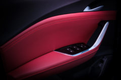 上汽大通 T90 2021款 精英版 2.0T柴油 163马力 6挡自动 四驱高底盘 标箱双排皮卡