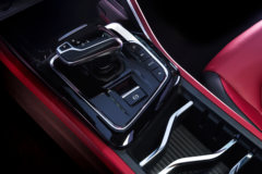 上汽大通 T90 2021款 精英版 2.0T柴油 163马力 6挡自动 四驱高底盘 标箱双排皮卡