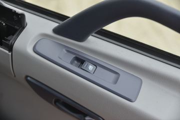 �������ó� ����п� 220���� 4X2 4.3����ж��ͼƬ