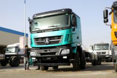 北奔 V3重卡 350马力 8X4 9.4米栏板载货车(国六)(ND1310DD6J7Z02)